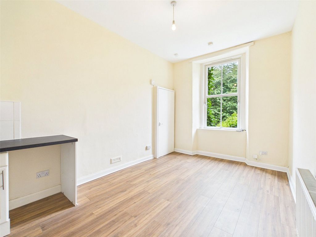 Property photo 2 of 18 Picture No. 04