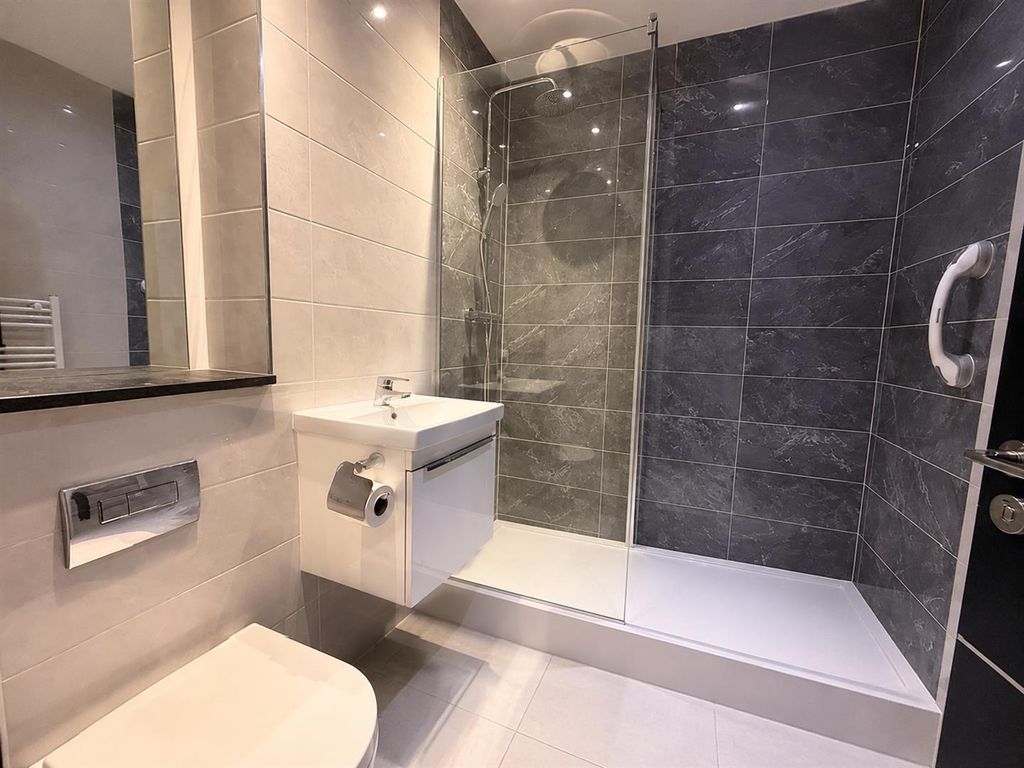 Property photo 2 of 2 Bathroom 18.Png