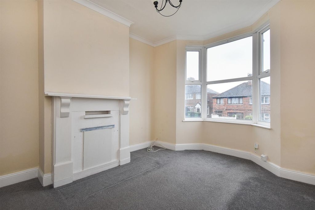 Property photo 2 of 20 Living Room