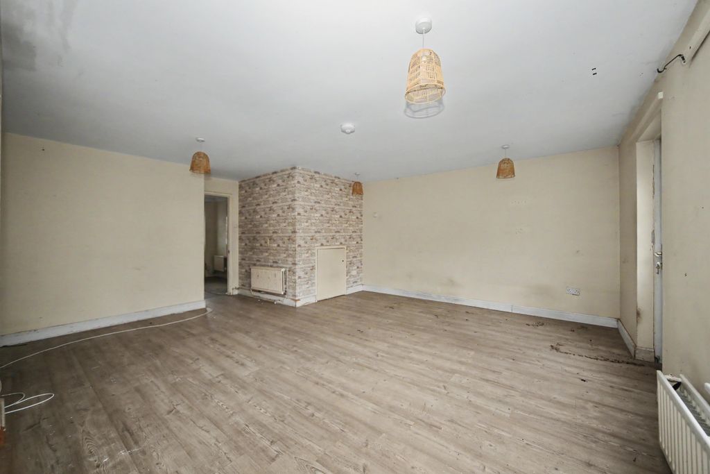 Property photo 3 of 19 57 Buckshaw Hall Close, Astley Village, Chorley, Lancashire, Pr7 1Sx