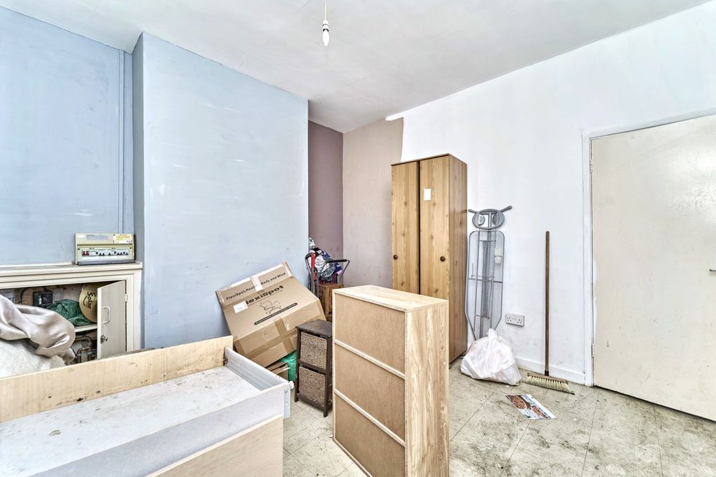 Property photo 2 of 18 33 Forrester Street, Walsall, West Midlands Ws2 9Pl