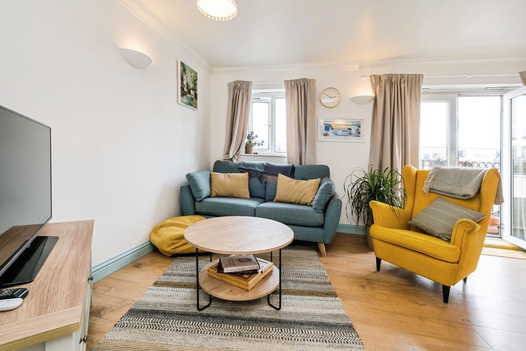 Property photo 2 of 16 Photo