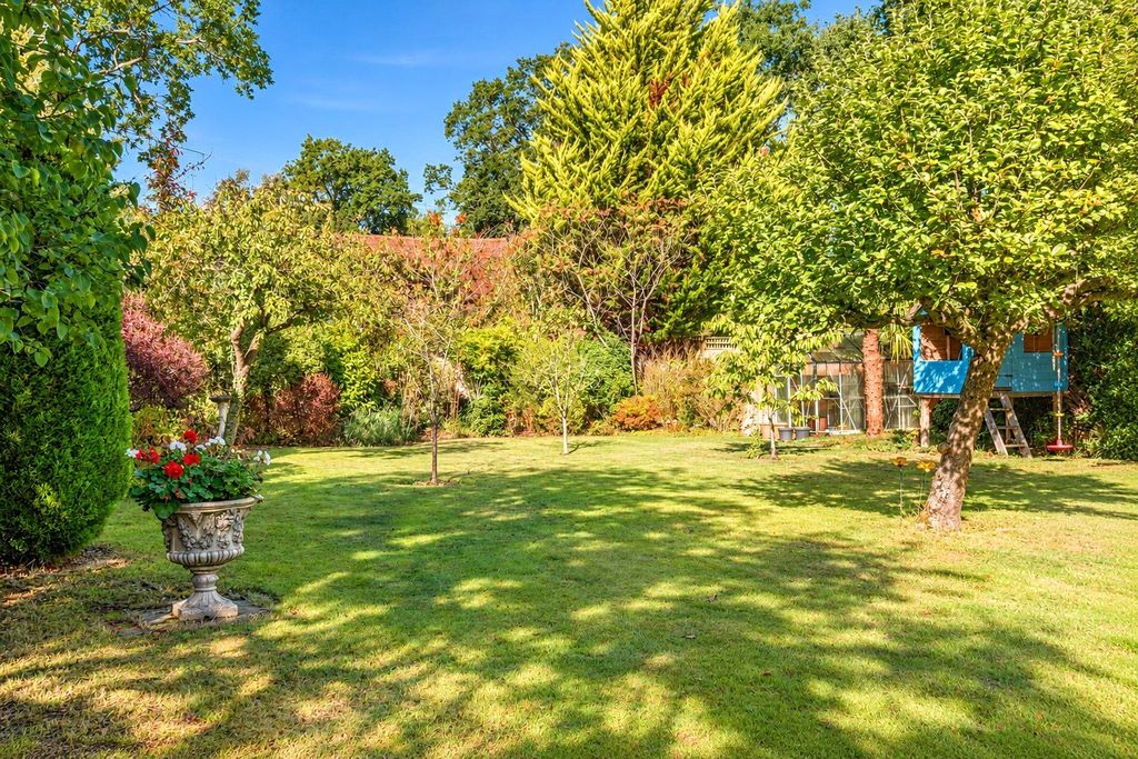 Property photo 2 of 25 Garden
