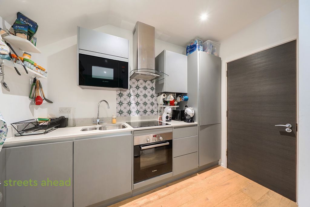 Property photo 2 of 10 93F02c7F-E093-429...