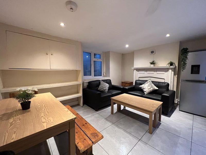 Property photo 2 of 9 Photo 5