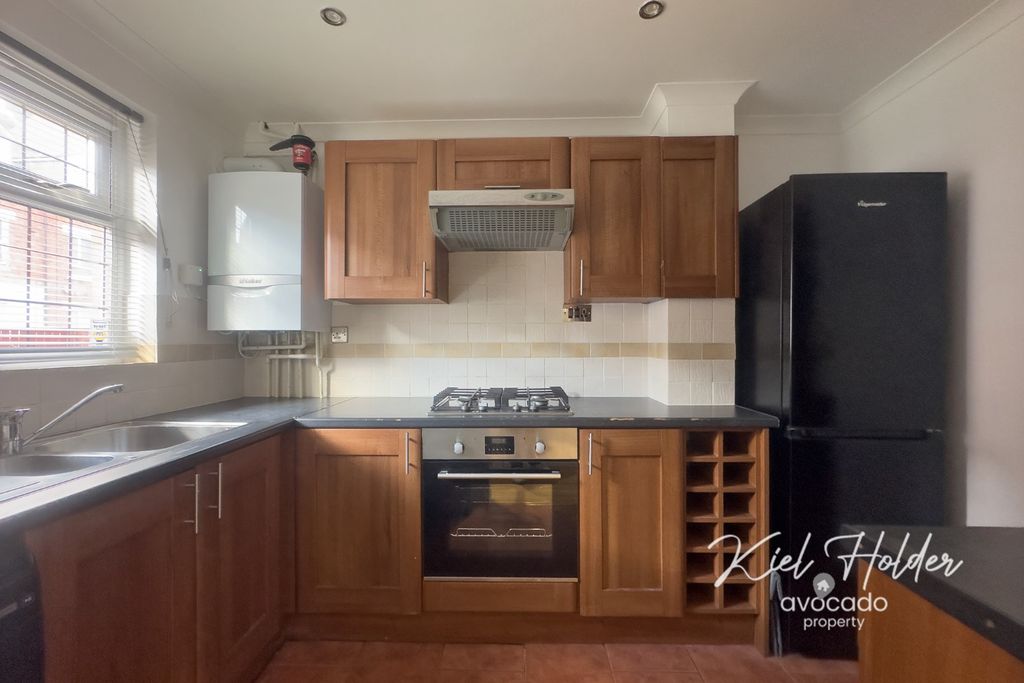 Property photo 3 of 16 4477675