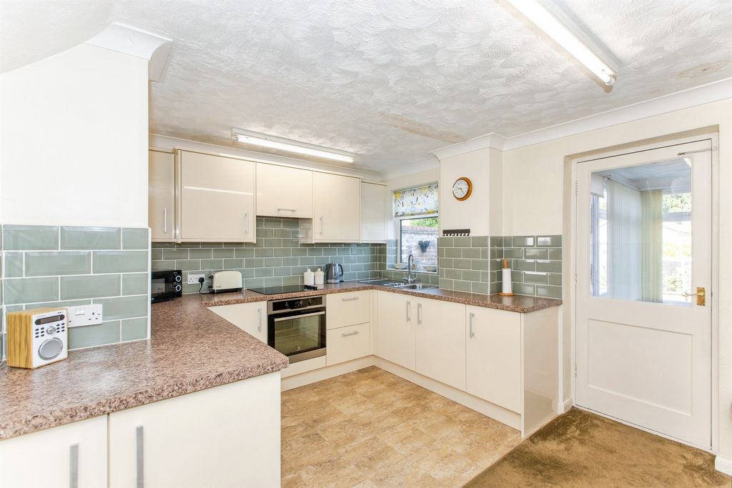 Property photo 2 of 18