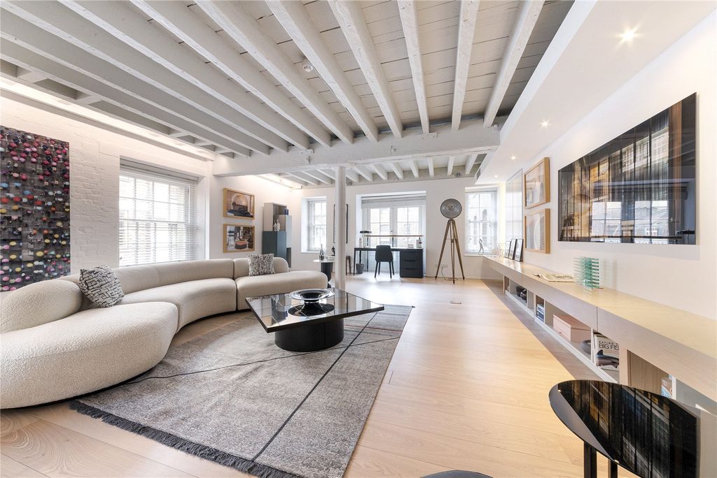 Property photo 1 of 22 Kitchen/Reception