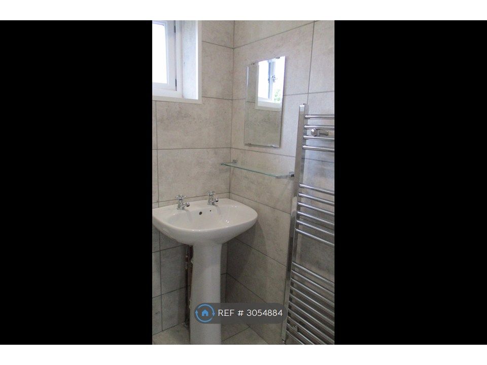 Property photo 3 of 12 Bathroom