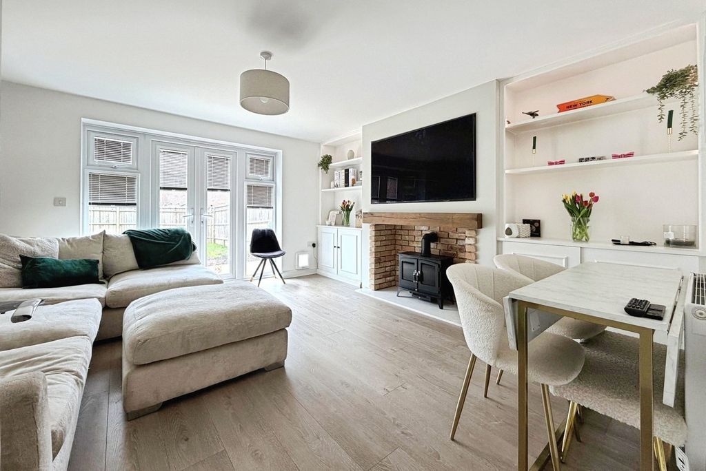 Property photo 2 of 11 Pbox-Img.Jpg