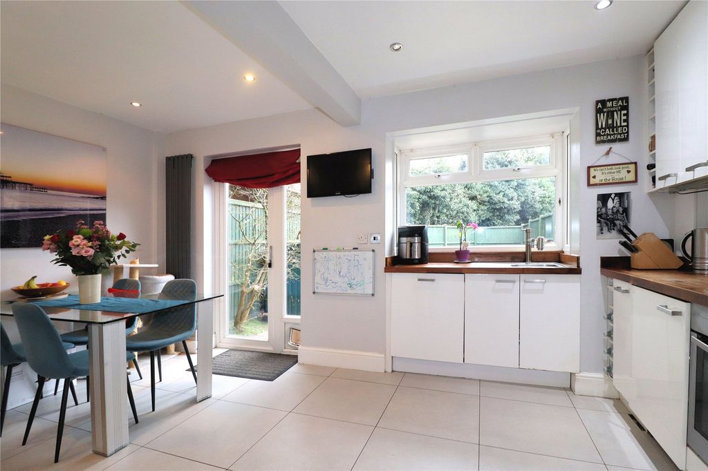 Property photo 3 of 16 Picture No. 17