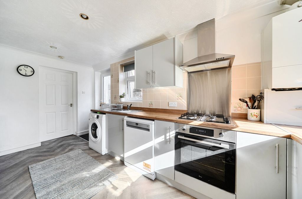 Property photo 3 of 12 152123811