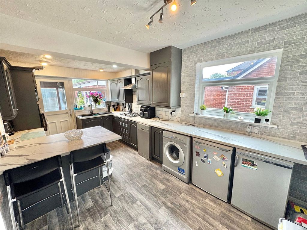 Property photo 2 of 12 Picture No. 24