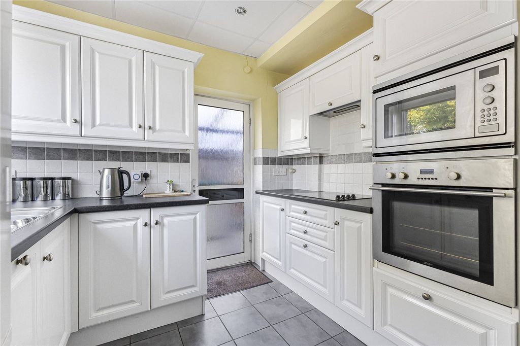 Property photo 2 of 23 Picture No. 15