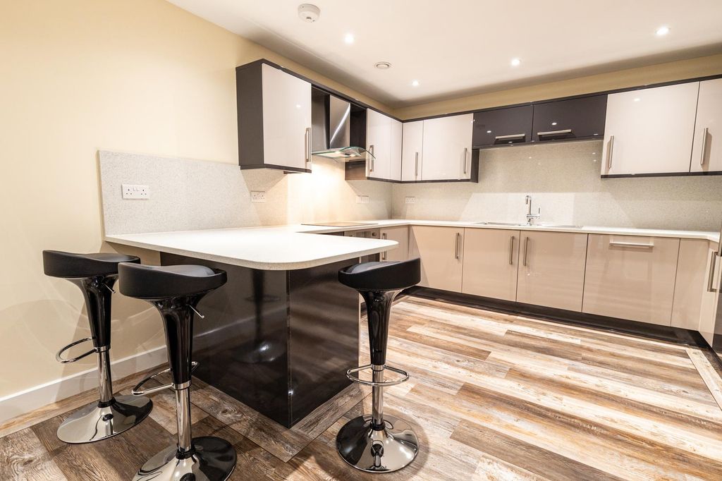 Property photo 1 of 10 Ecco Sheffield Flat 13-5.Jpg