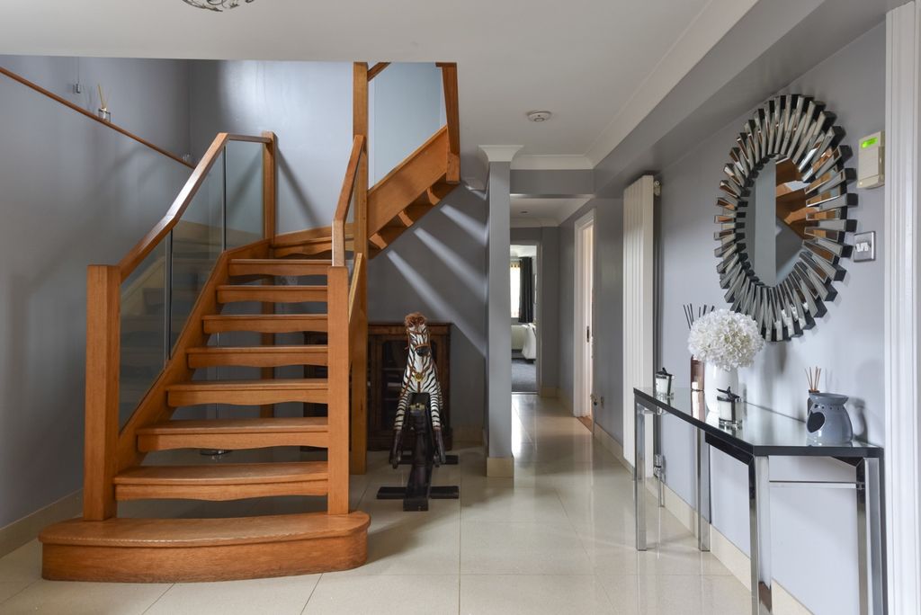 Property photo 3 of 25 3764007