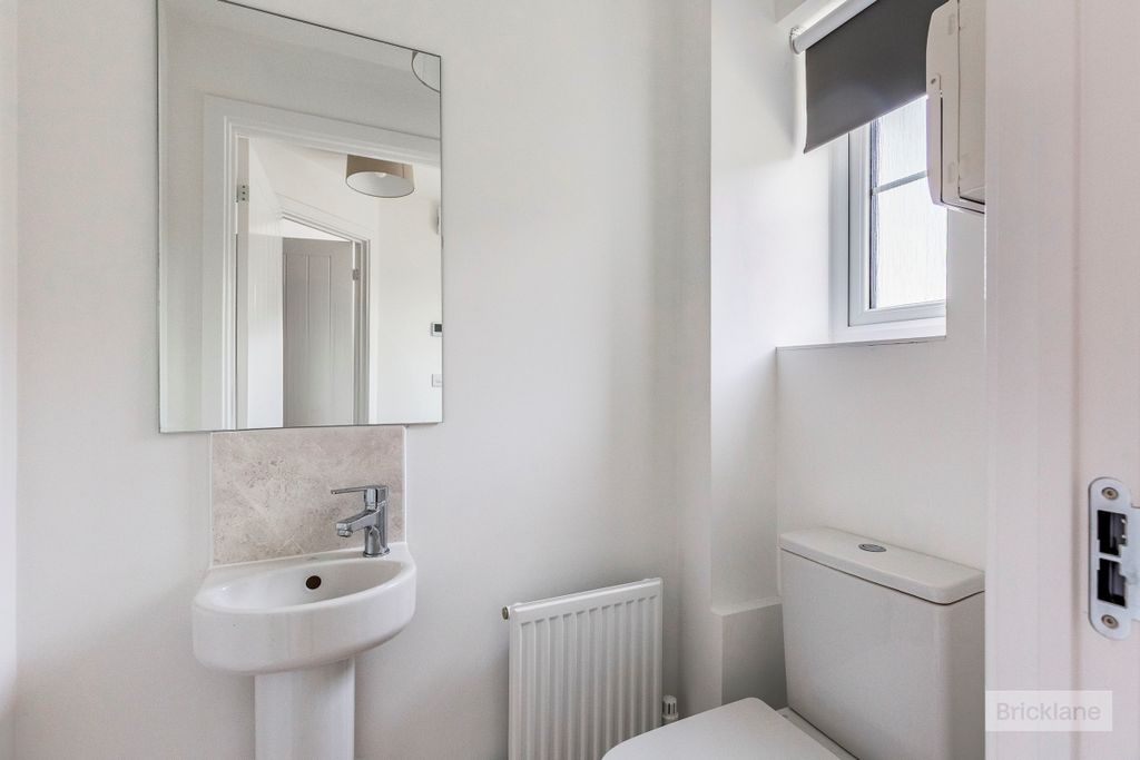 Property photo 3 of 14 Cloakroom/wc