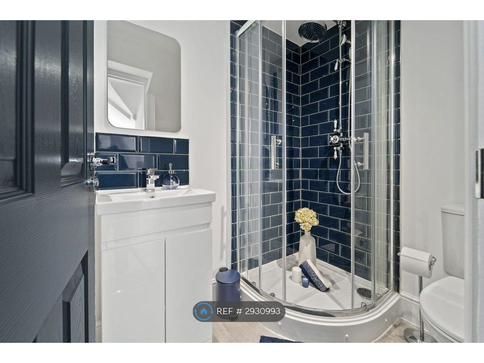 Property photo 2 of 7 Room 10 - Bathroom