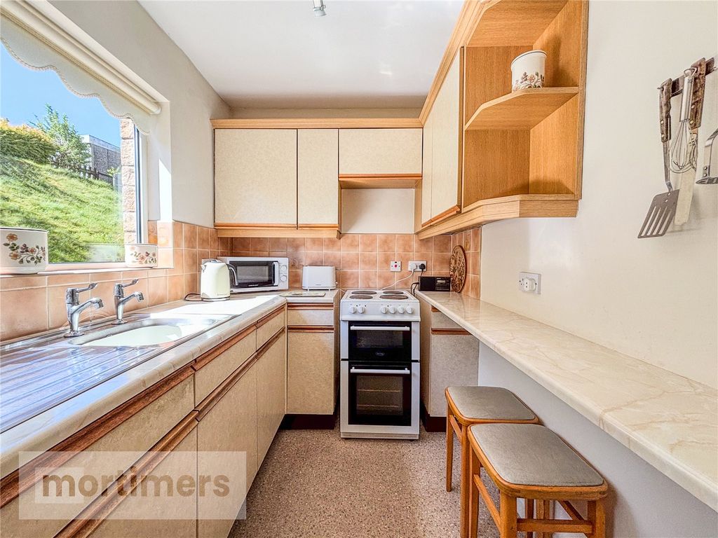 Property photo 2 of 10 Kitchen