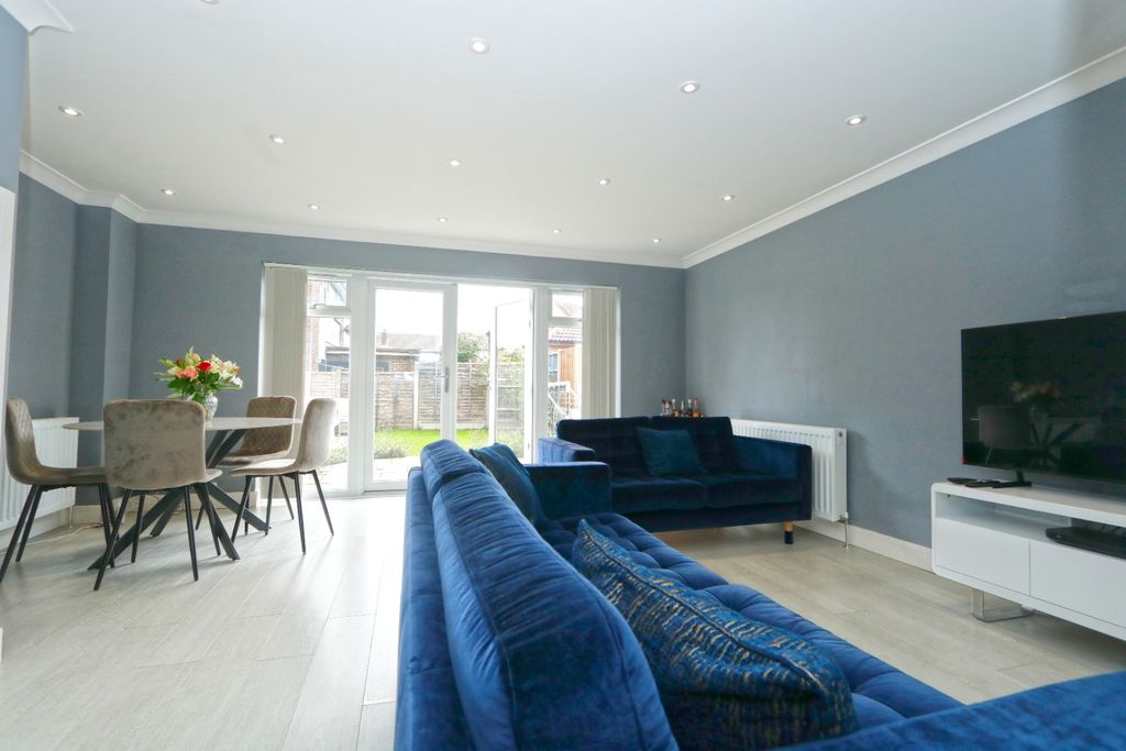 Property photo 2 of 16 4533631