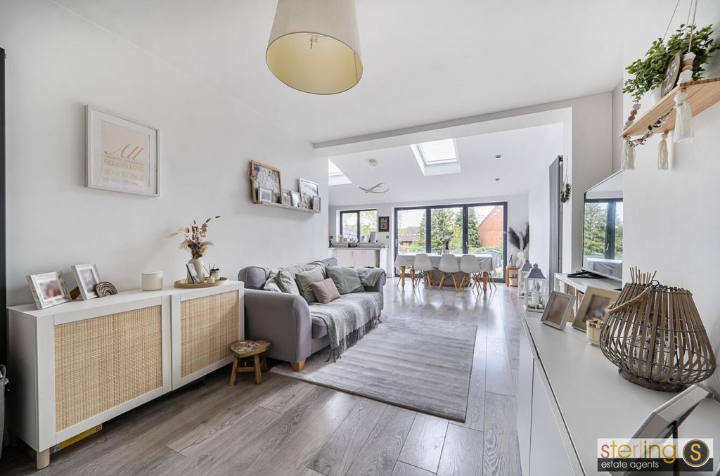 Property photo 3 of 20 E23F0032-Ed51-4075-822B-B9E1d3247E10.Jpg