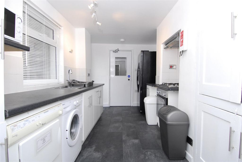 Property photo 1 of 8 16Cliftonplace007.Jpg