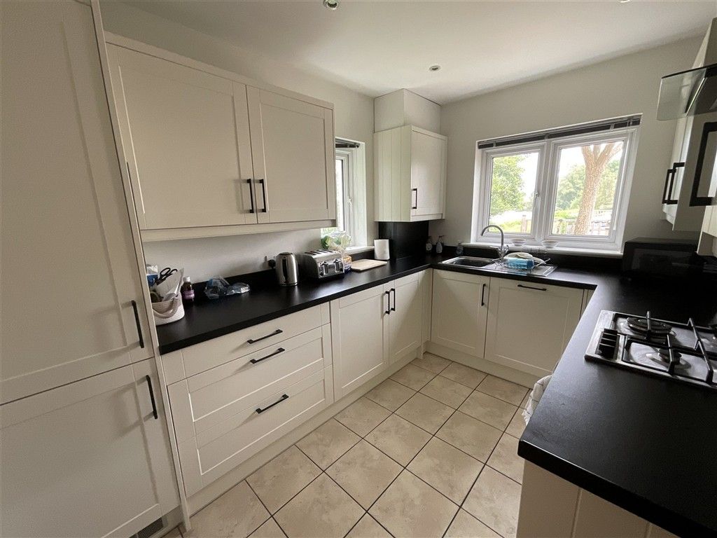 Property photo 2 of 7 Kitchen