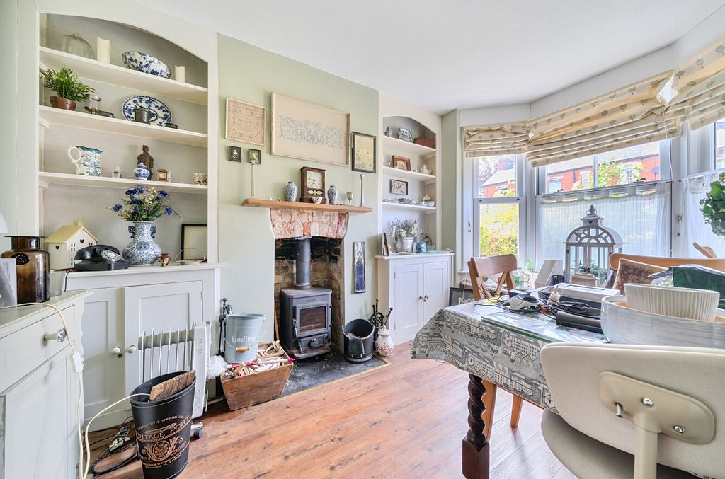 Property photo 2 of 22 1312695-1-685Ed1F...