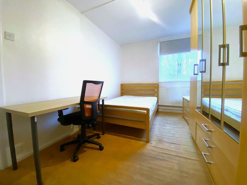 Property photo 2 of 8 Bedroom