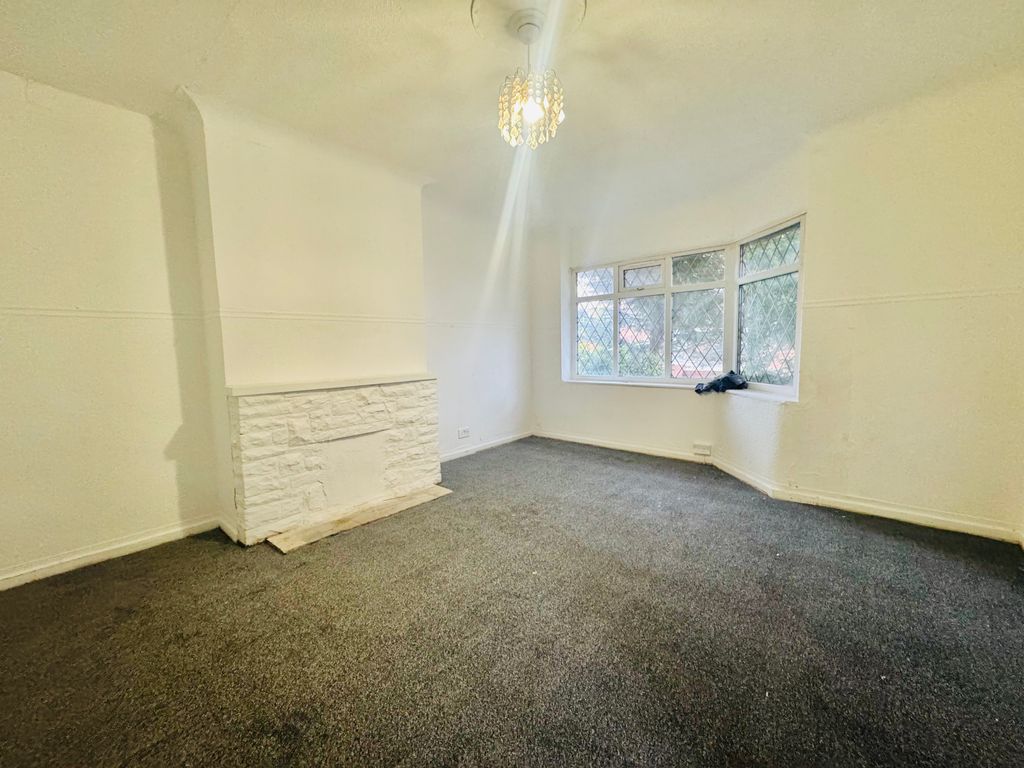 Property photo 1 of 8 Living Room