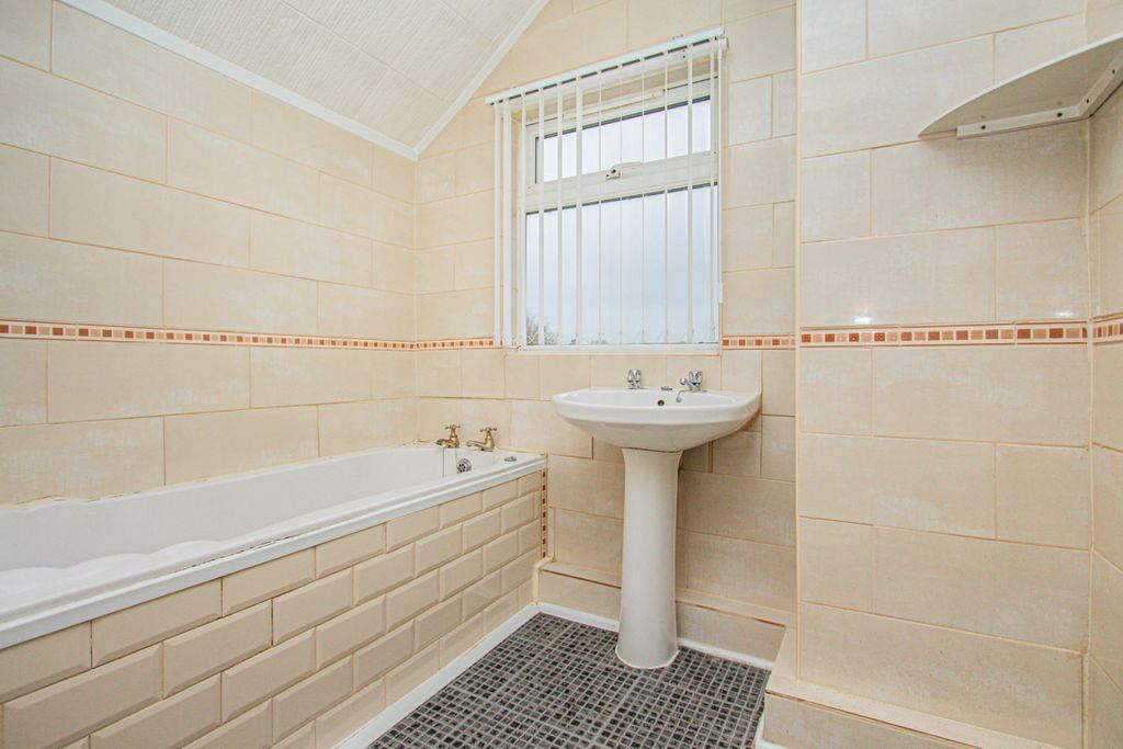 Property photo 3 of 13 Bathroom