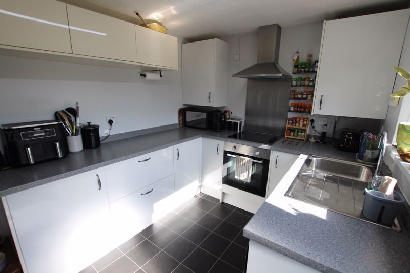 Property photo 2 of 10 Kitchen