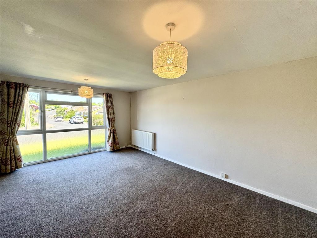 Property photo 3 of 17 Sitting Room