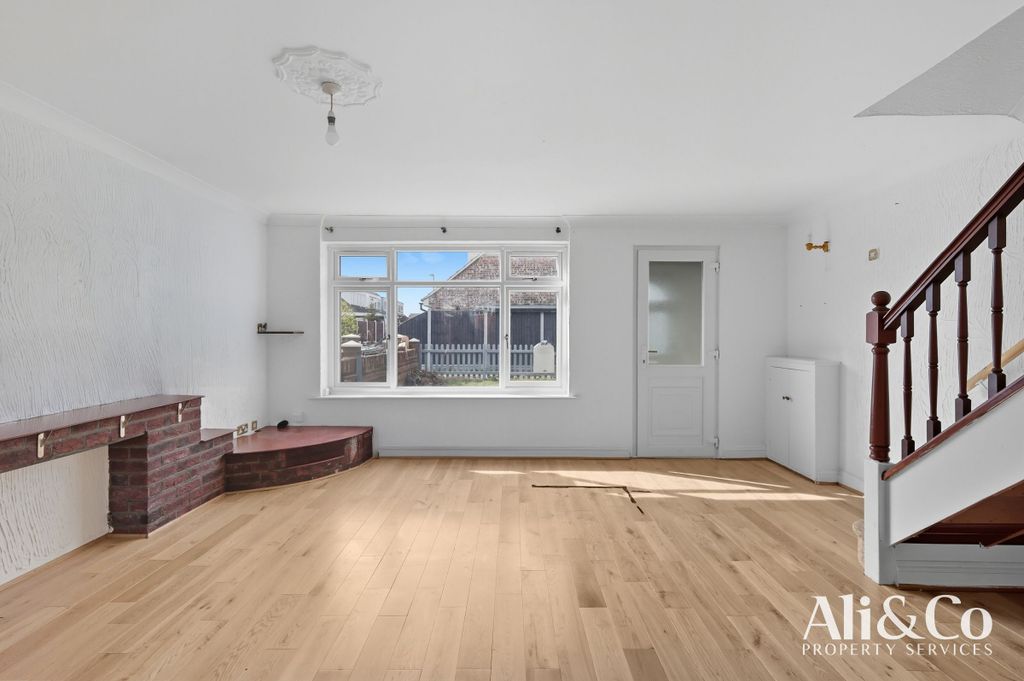 Property photo 2 of 32