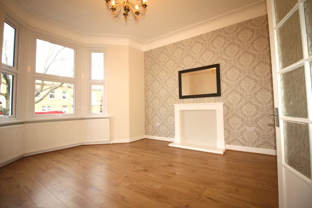 Property photo 1 of 13 1 Bedroom Flat With Decked Veranda For Sale Just Moments Away From Forest Gate Station!