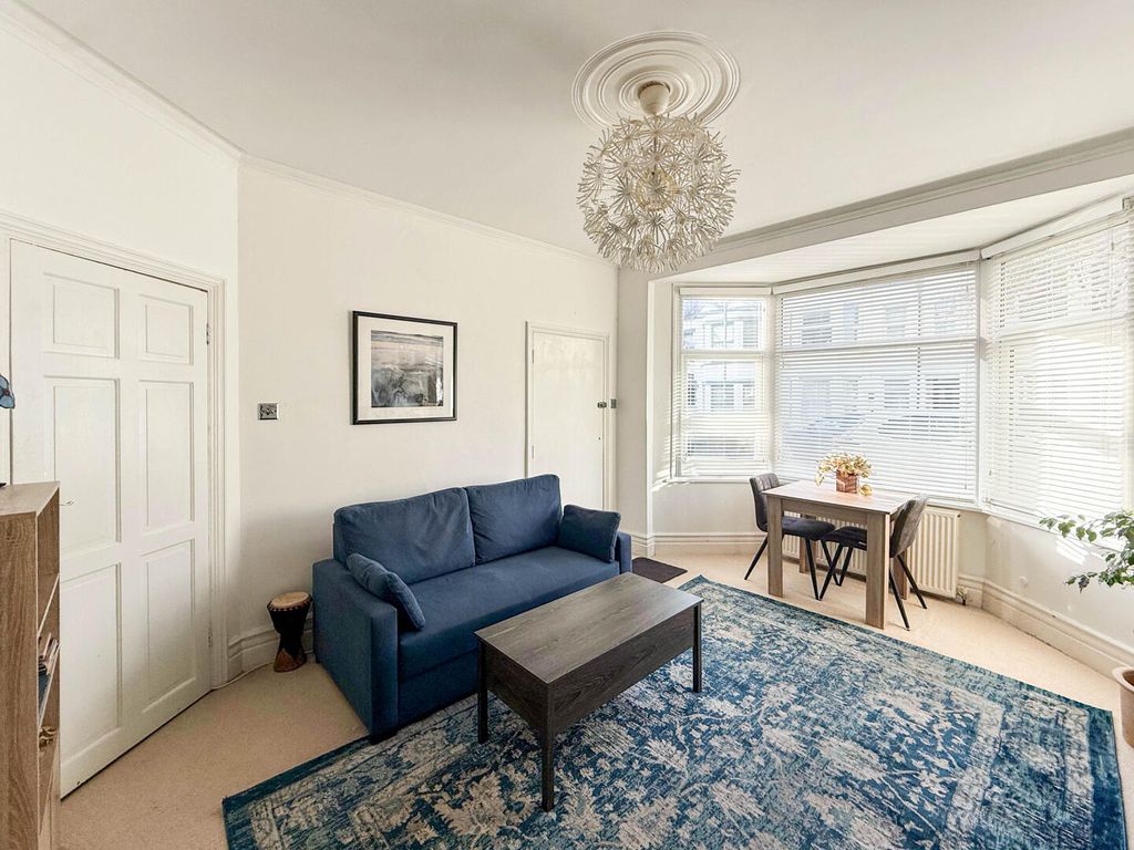 Property photo 3 of 11 Living Room