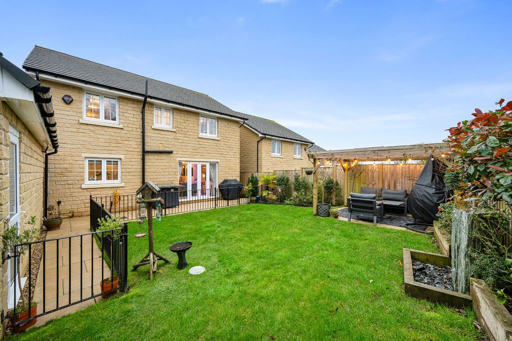 Property photo 3 of 53 4763333