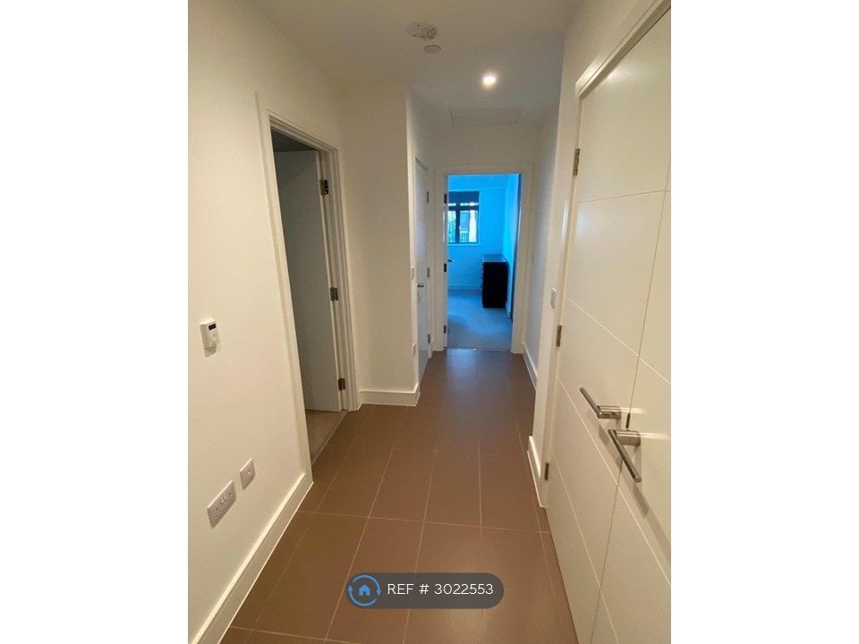 Property photo 3 of 12 Entrance Hall