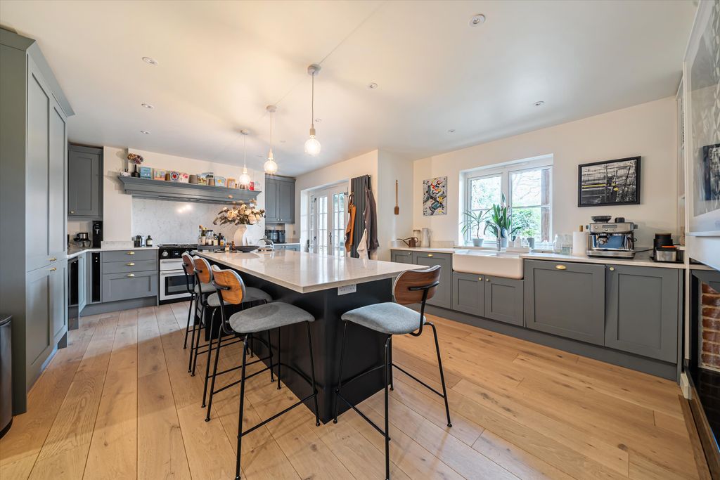 Property photo 2 of 21 Image