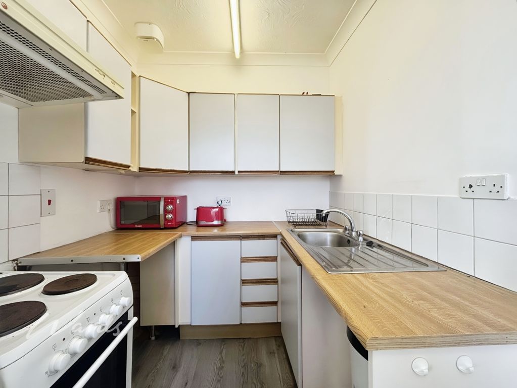 Property photo 3 of 9 Kitchen