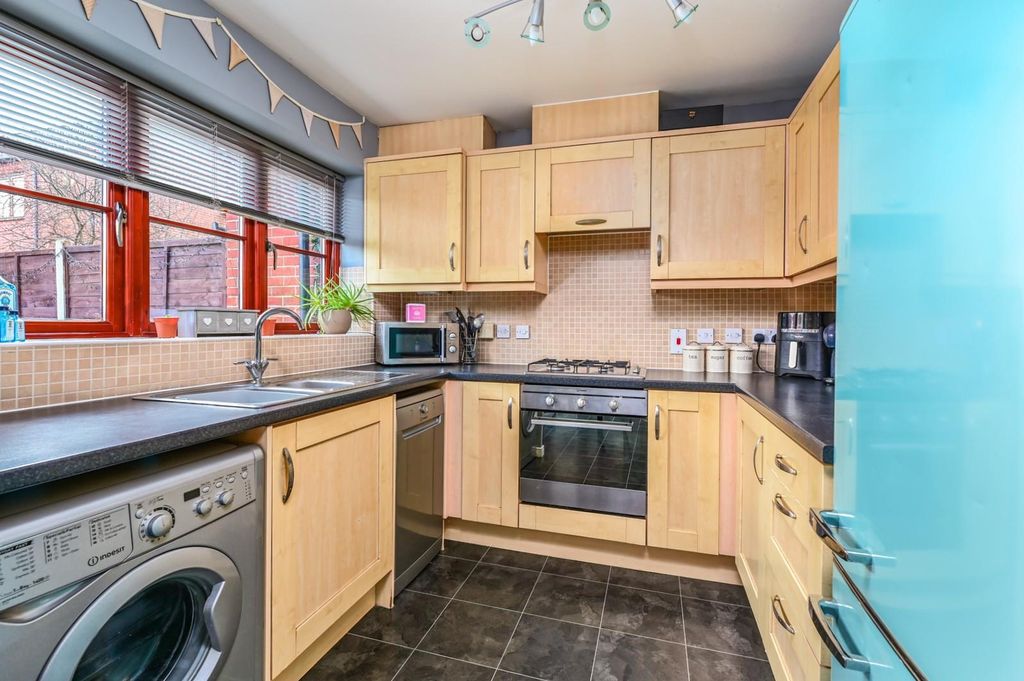 Property photo 2 of 12 Kitchen