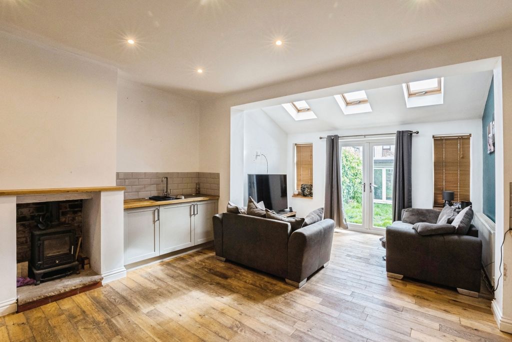 Property photo 3 of 10 Pbox-Img.Jpg