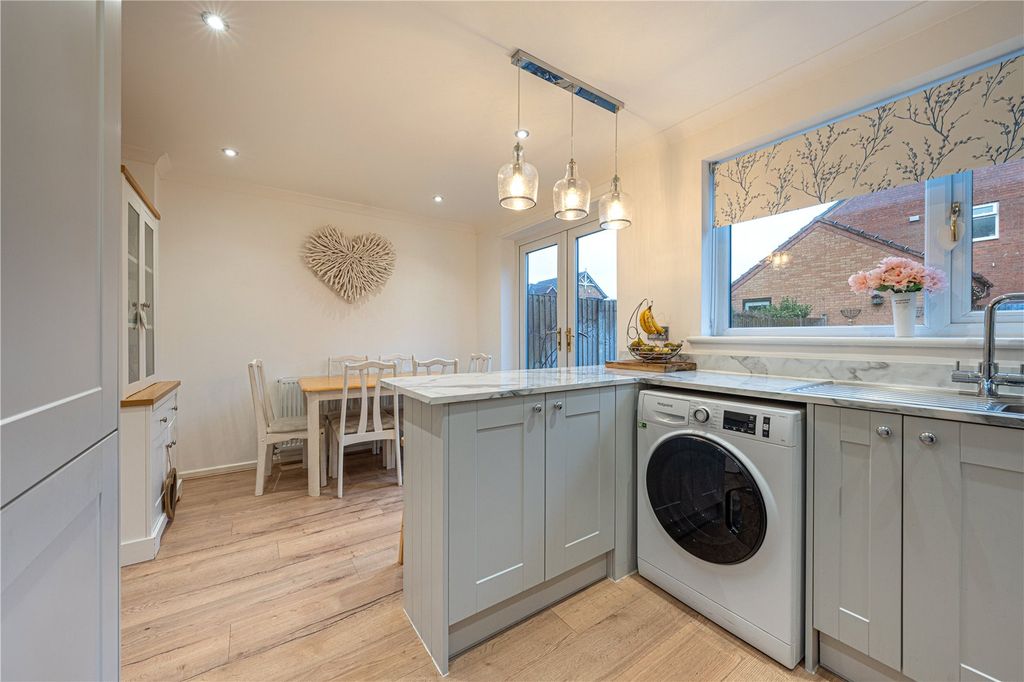 Property photo 3 of 31 Picture No. 16