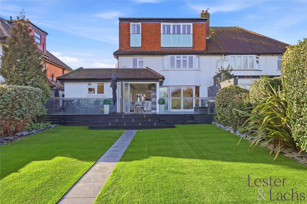 Property photo 2 of 46 Picture No. 31