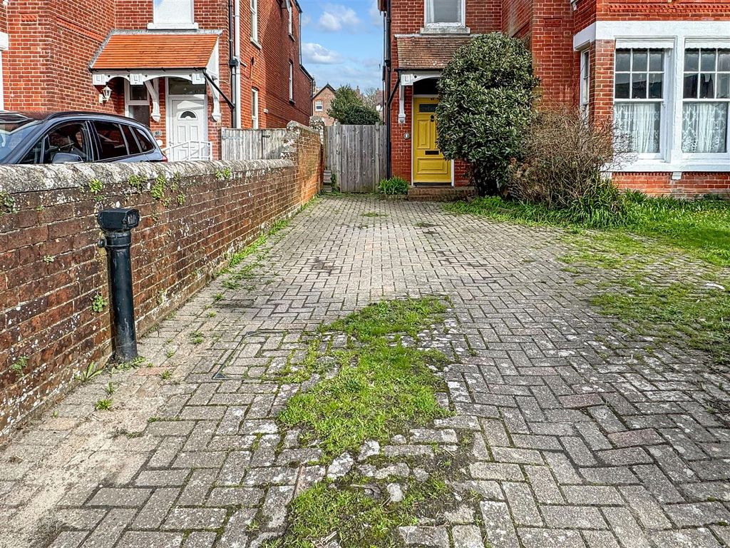 Additional image 19 of 5 bed semi-detached house for saleBeach Road, Littlehampton BN17