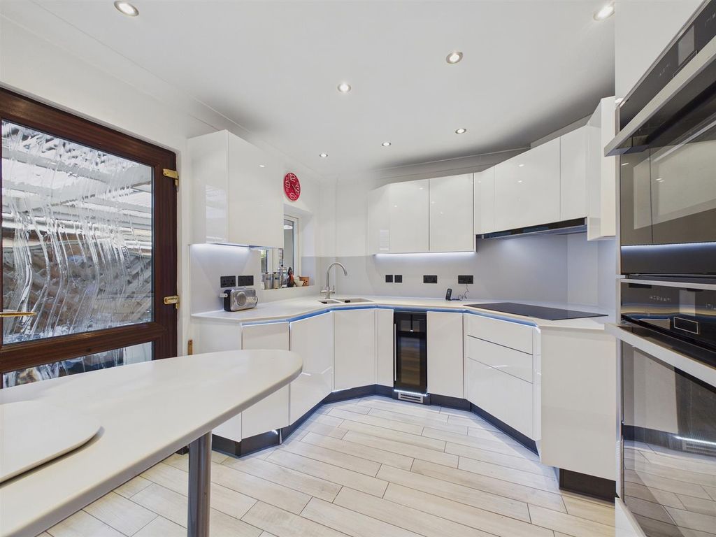 Property photo 2 of 29 Cam03972G0-Pr0294-Still018.Jpg