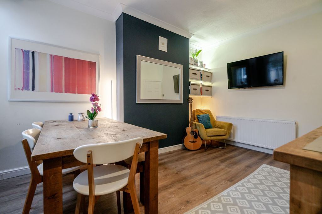 Property photo 3 of 12 Somerset Place - Dining Room 2 - Ewemove Sale