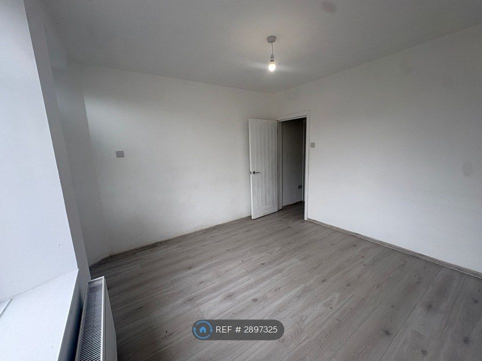 Property photo 3 of 34