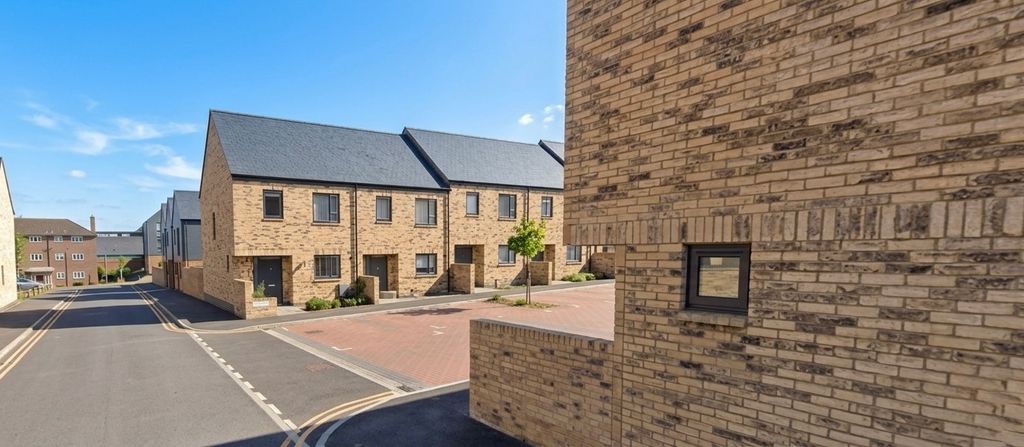 Property photo 1 of 11 Balcony