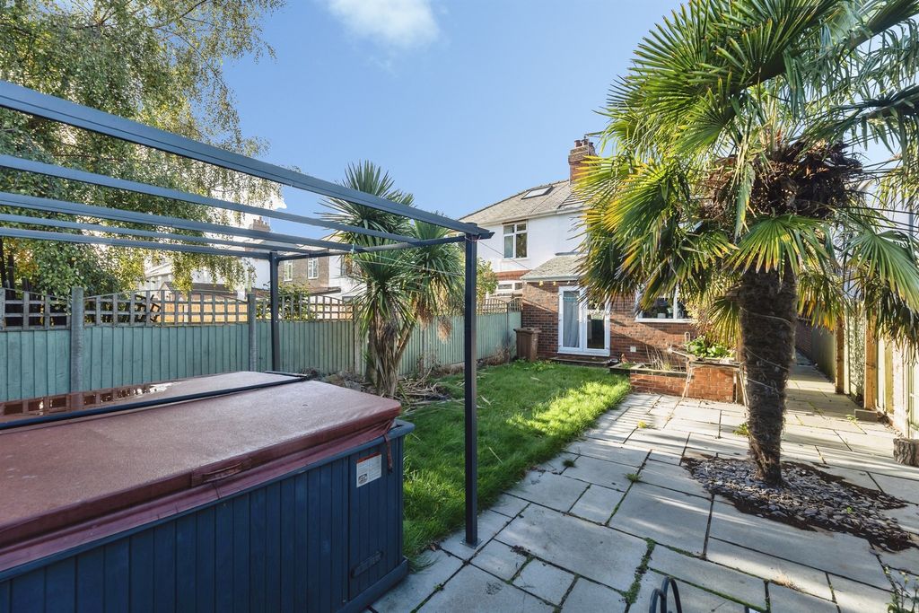 Property photo 2 of 23